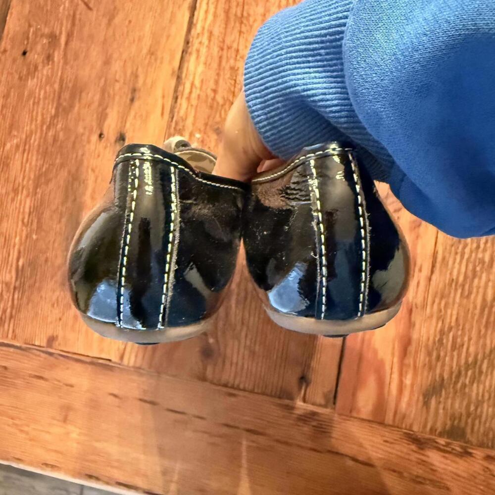 Lands End black patent leather loafers in box - Picture 4 of 8